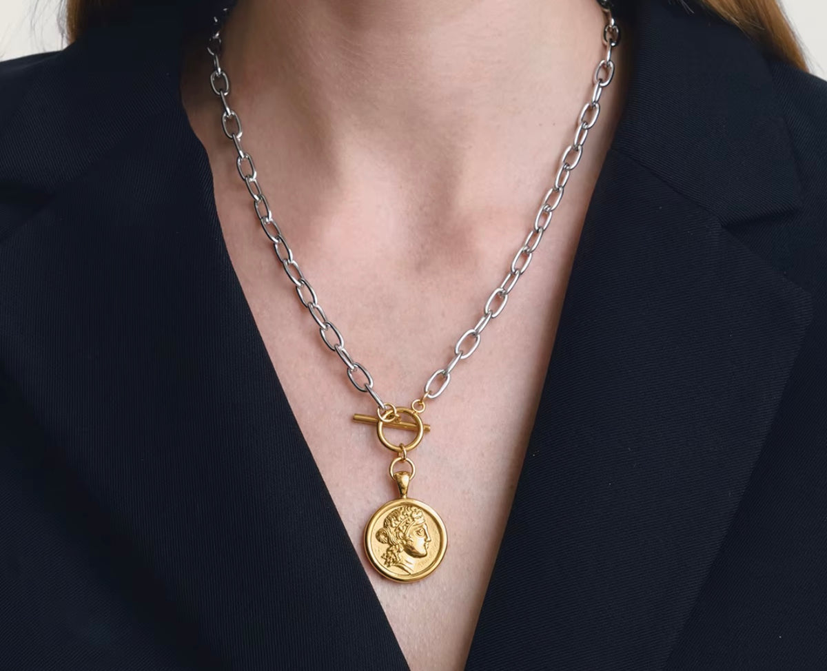 The Roman Necklace