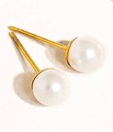 The Pearl Studs